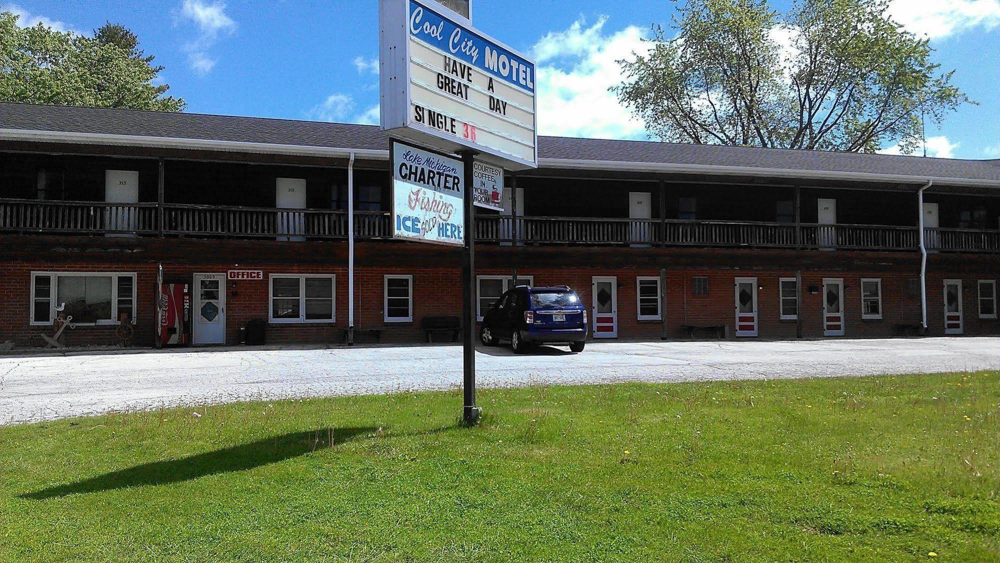 Cool City Motel Two Rivers Εξωτερικό φωτογραφία