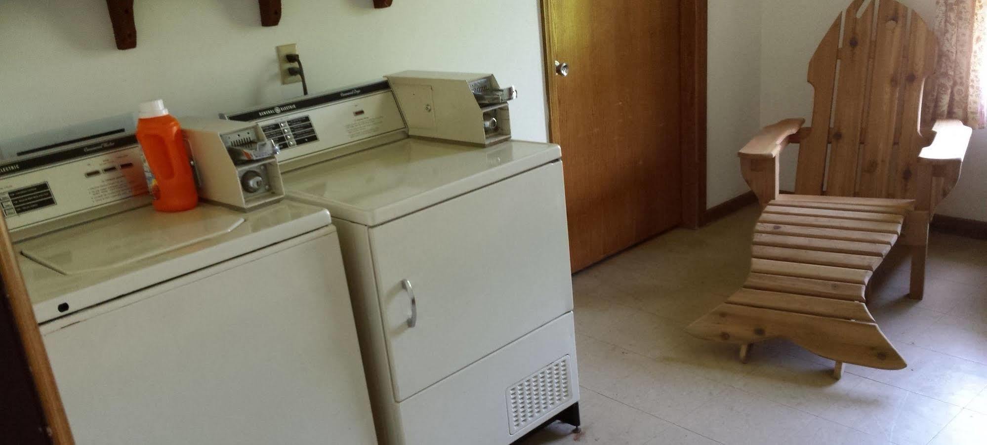 Cool City Motel Two Rivers Εξωτερικό φωτογραφία